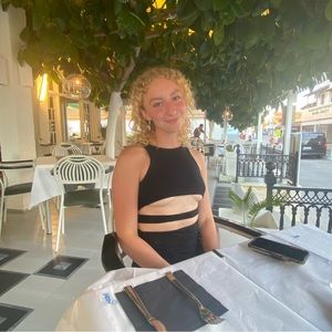 Meet your Posher, Abbey